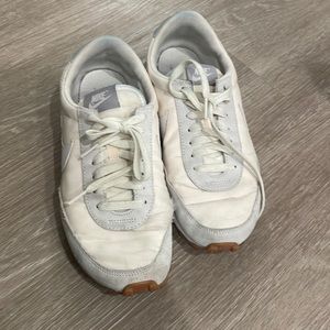 Nike Daybreak Women’s size 9